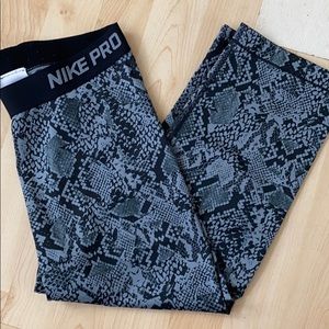 Nike pro snakeskin leggings